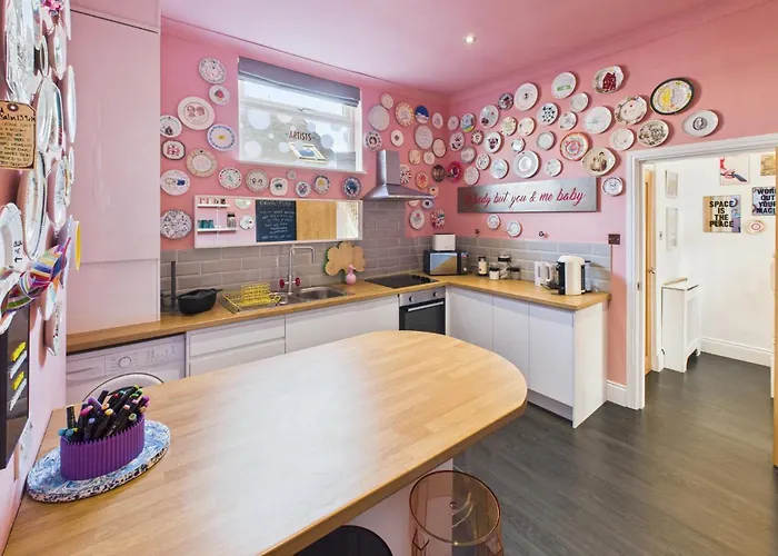Host & Stay - The Artists Pad