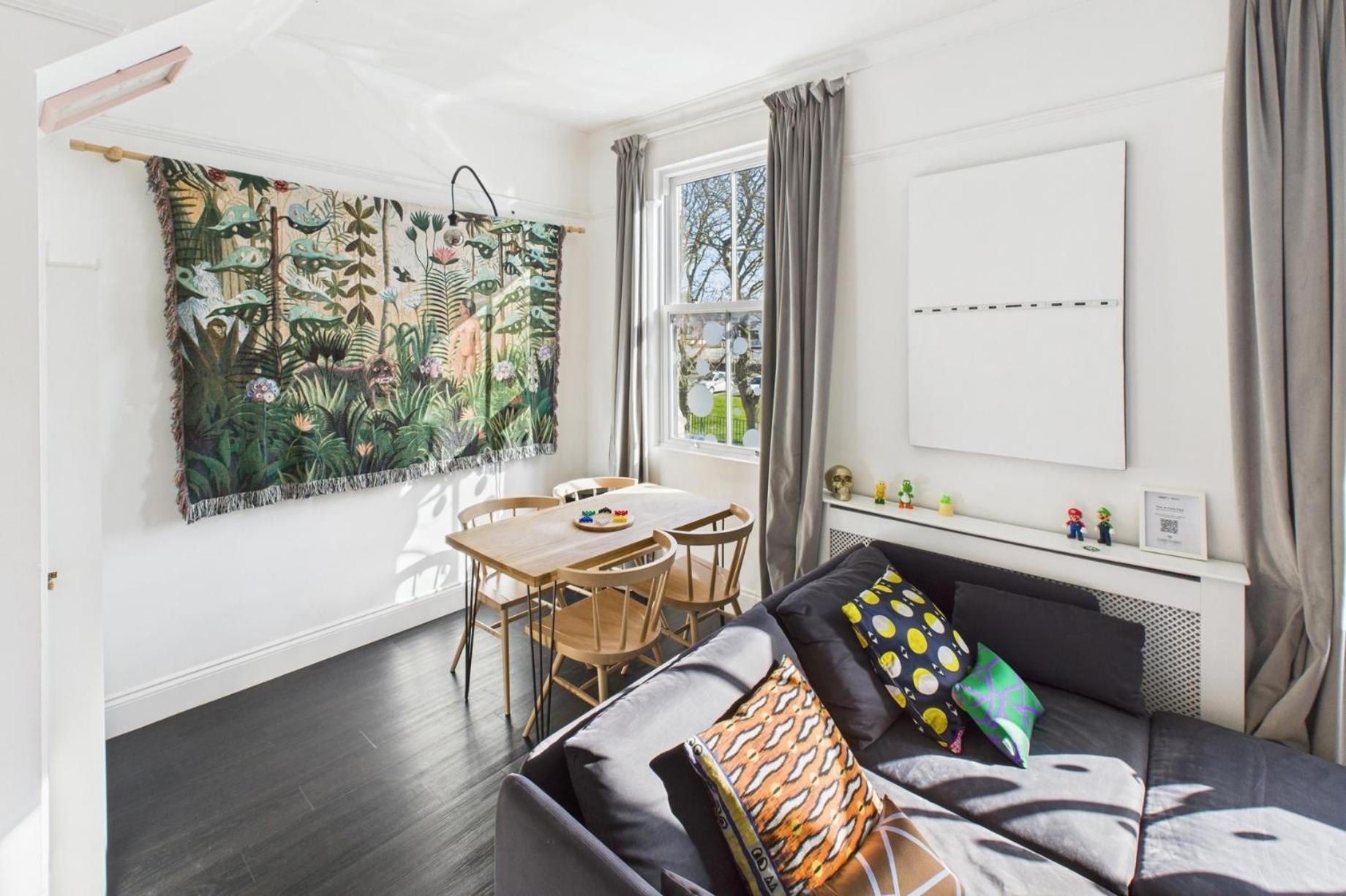 Host & - The Artists Pad
