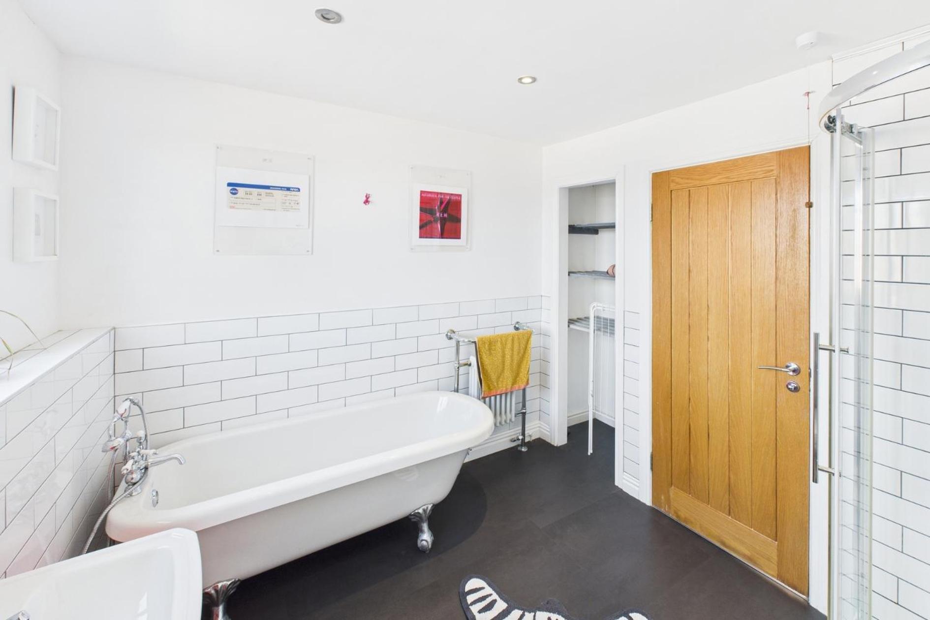 Apartment Host & - The Artists Pad *